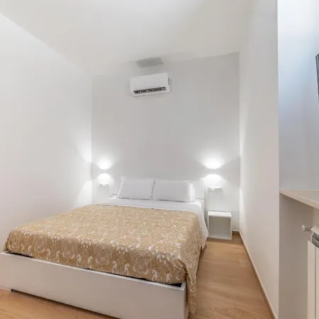 Apartment Cento - Metro Mirti & Free Wifi