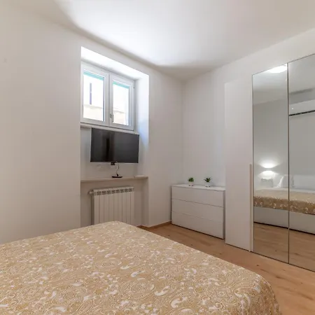 Apartment Cento - Metro Mirti & Free Wifi